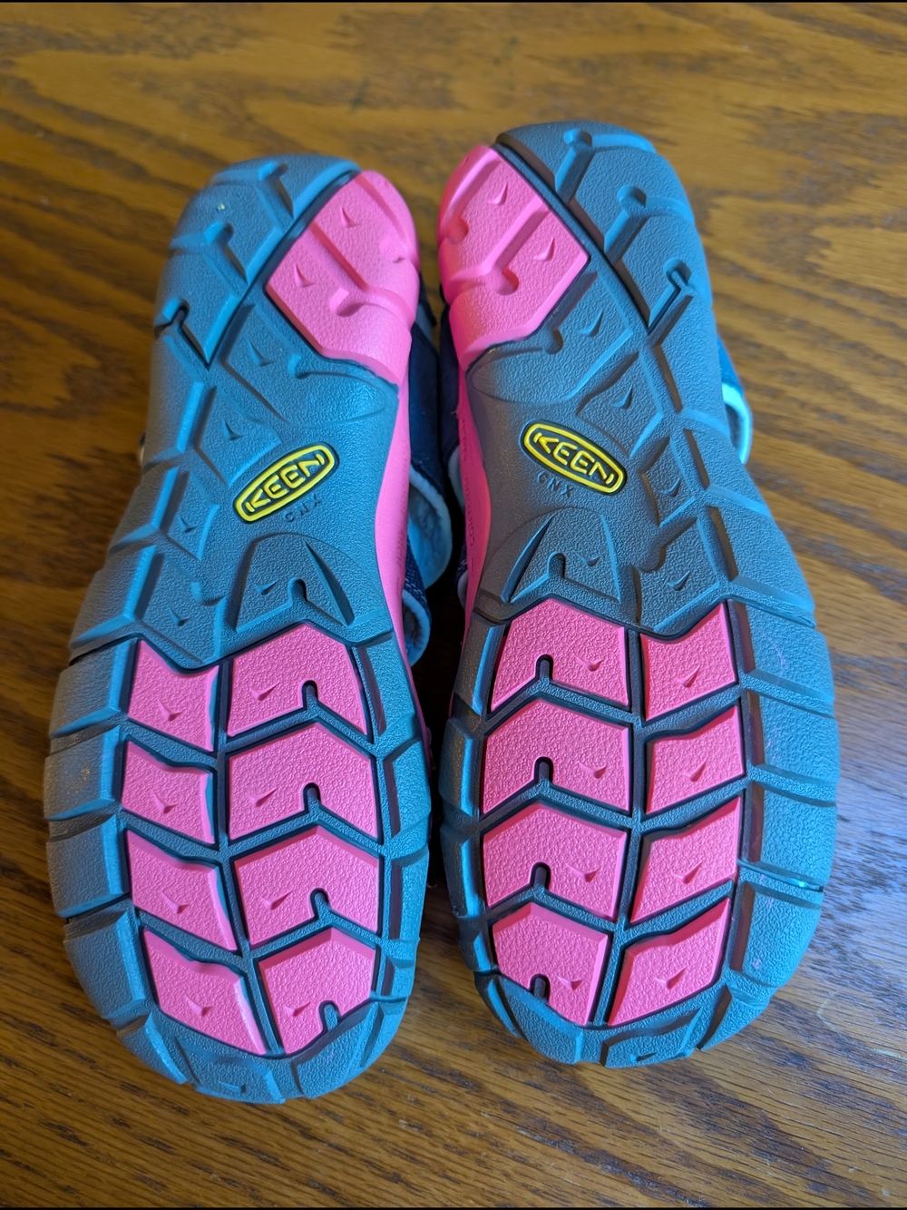 KEEN Big Kids Seacamp II CNX Teal and Pink Closed-Toe Sandals 5 - Picture 4 of 6